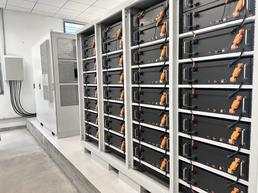 48V LiFePO4 rack-mounted commercial solar battery system with multiple modules in parallel configuration