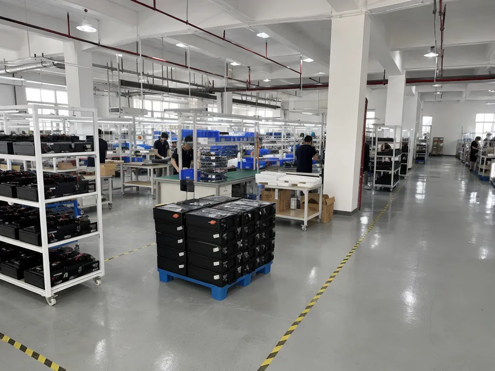 EVANBattery 9,900m² factory with 6 production lines manufacturing solar batteries