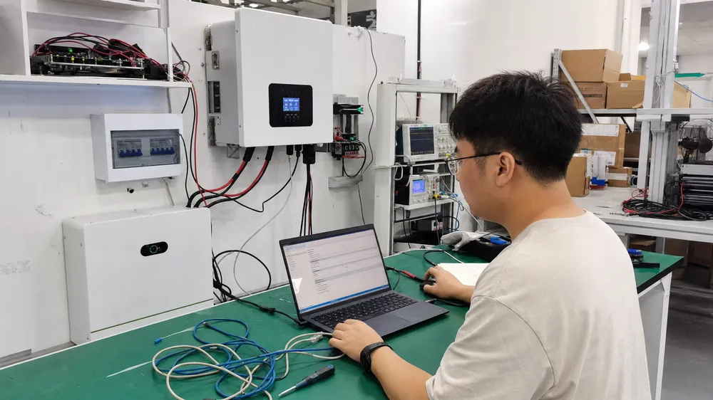 BMS communication protocol configuration for hybrid inverter compatibility including CAN bus and RS485