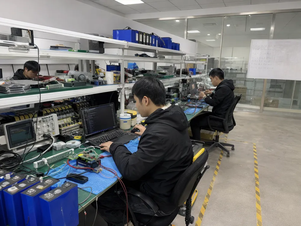 In-house BMS circuit board design and firmware programming for solar battery packs