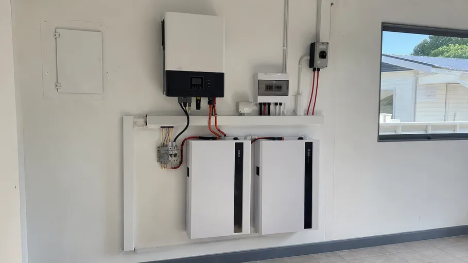 48V LiFePO4 battery pack paired with hybrid inverter for residential solar storage installation