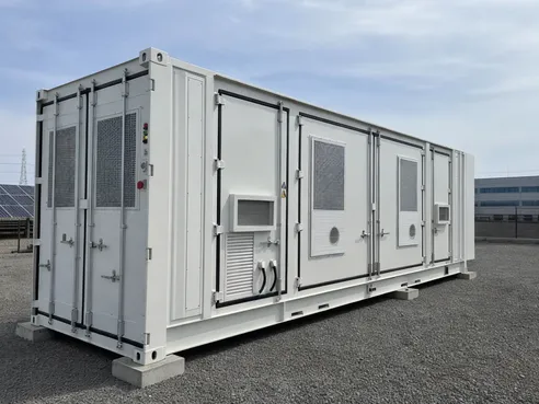 Large-format containerized solar battery storage for commercial and industrial projects
