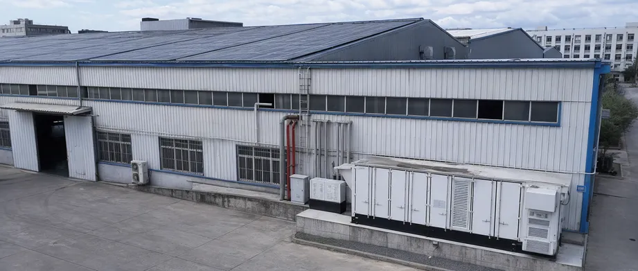 Manufacturing facility with rooftop solar panels and battery storage system
