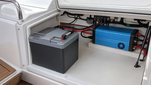 Compact LiFePO4 solar battery system for RV and marine mobile power applications