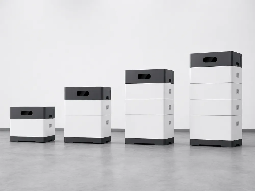 Stackable solar battery modules shown in 1, 2, 3, and 4 module configurations representing 5 kWh to 20 kWh capacity tiers